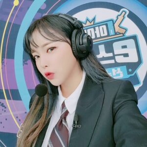 Hong Jin-young Instagram - 모두들 행복한 한가위 보내세요오♡ 잠시후 5시40분 mbc 아이돌e스포츠 선수권대회 함께해요🥰