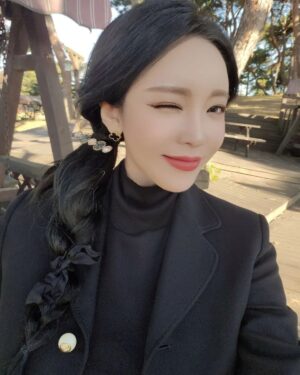Hong Jin-young Instagram - 목폴라의 계절 #따뜨읏☺️