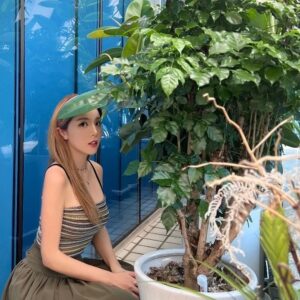 Hong Jin-young Instagram - 어디에도🌿