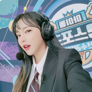 Hong Jin-young Instagram - 모두들 행복한 한가위 보내세요오♡ 잠시후 5시40분 mbc 아이돌e스포츠 선수권대회 함께해요🥰