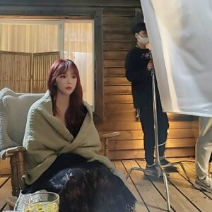 Hong Jin-young Instagram - 드디어!!!!!!!! D-1 
내일 11.2 6pm 신곡 #안돼요 음원이나옵니다아앙~~^^♡ #트발 #둑흔둑흔 #요즘같은날씨에 딱좋은곡인거같아요~~기대해주세용 여러분~~^^ 안들으면 #안돼요 #neverever #commingsoon