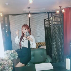 Hong Jin-young Instagram - 웃으면 복이온다구 누가말했나 모두다말했지 웃는얼굴어디있나 #요이찌🙈 모두들 행복한주말 보내세요오~~♡ 안웃으면 #안돼요 🙅