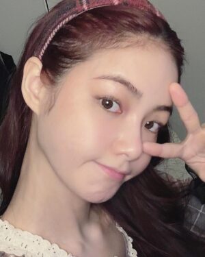 Hong Su-zu Instagram - 👧🏻