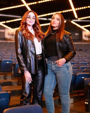 Hony Estrella Instagram - Esta noche a tarima ⚡️
Para los que estaban adivinando ☺️
Estaremos hoy animando esta noche especial. Yujuuu💫
Gracias por tanto amor 🧡  los esperamos en @thegarden o en el live. 
Con Dios.