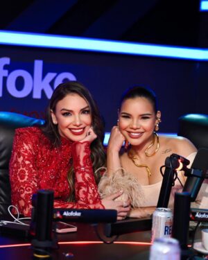 Hony Estrella Instagram - Vestida de rojo para @eledificiorojo ❤️ 

Que bien me la paso con los chicos de #AlofokeRadioShow, por eso es que me gusta venir aquí porque me paso la mitad de la entrevista riéndome 😂

Gracias chicos por tanto cariño.

👗 | @MichelleReynosoRD
💄 | @elismesa