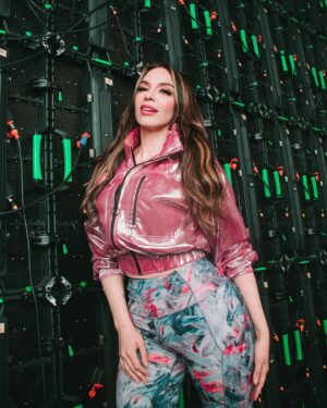 Hony Estrella Instagram - Muy pronto demostraremos que el talento dominicano no tiene fronteras 💥🇩🇴

¡A tan solo horas para @premiosoberano 👀! ¿Ustedes están listos? ¡Porque yo estoy listisima 😍!

📸 | @darecphoto 
👨🏼‍💻 | @duv.agency