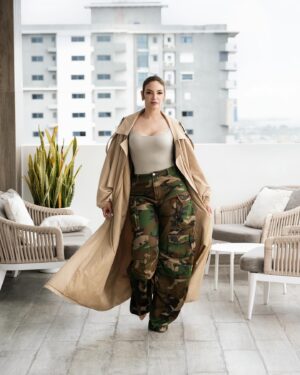 Hony Estrella Instagram - Moreiraaas, ¿cómo me los trata esta lluvia? 👀 A mi me toca camita   peli   chocolatito caliente 🤤 ¿Y a ustedes? 

Este look súper cómodo es de @modaholicthestore (amo toodoo de la tienda 😍), y el estilismo de mi
@marlonhiraldo (el de la última foto ❤️, mi hermano querido) y el maquillaje del real @elismesa 😂 El moñito me lo hice yo misma 😂, ¿pasé la prueba @elvirasepulvedahair 😂?

📸 | @darecphoto
