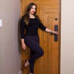 Hony Estrella Instagram - La seguridad en el hogar 🏠 es lo más importante @siragusard por más bonita que vean esta puerta 🚪 es blindada 🤓 igual que yo 👽