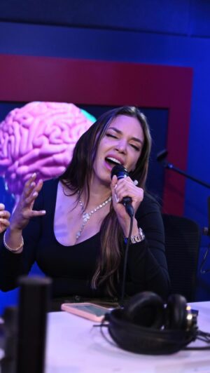 Hony Estrella Instagram - La reina del Soberano @hony_estrella canta con @luisannagrullon_ 😍. La más completa. Atentos a YouTube.