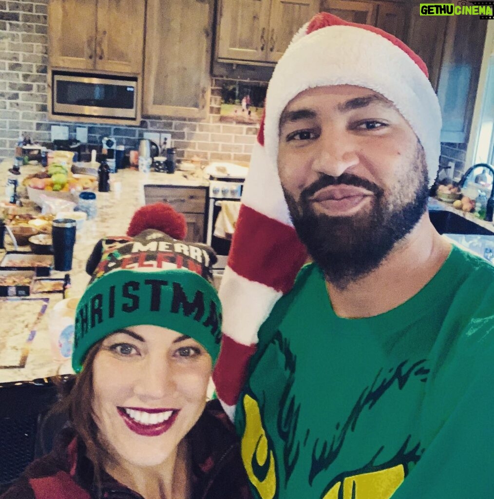 Hope Solo Instagram - #TBT to a 2019 Christmas for grinches! Did we just have our last calm holiday season ever? 😂 👶🏽 👧🏽