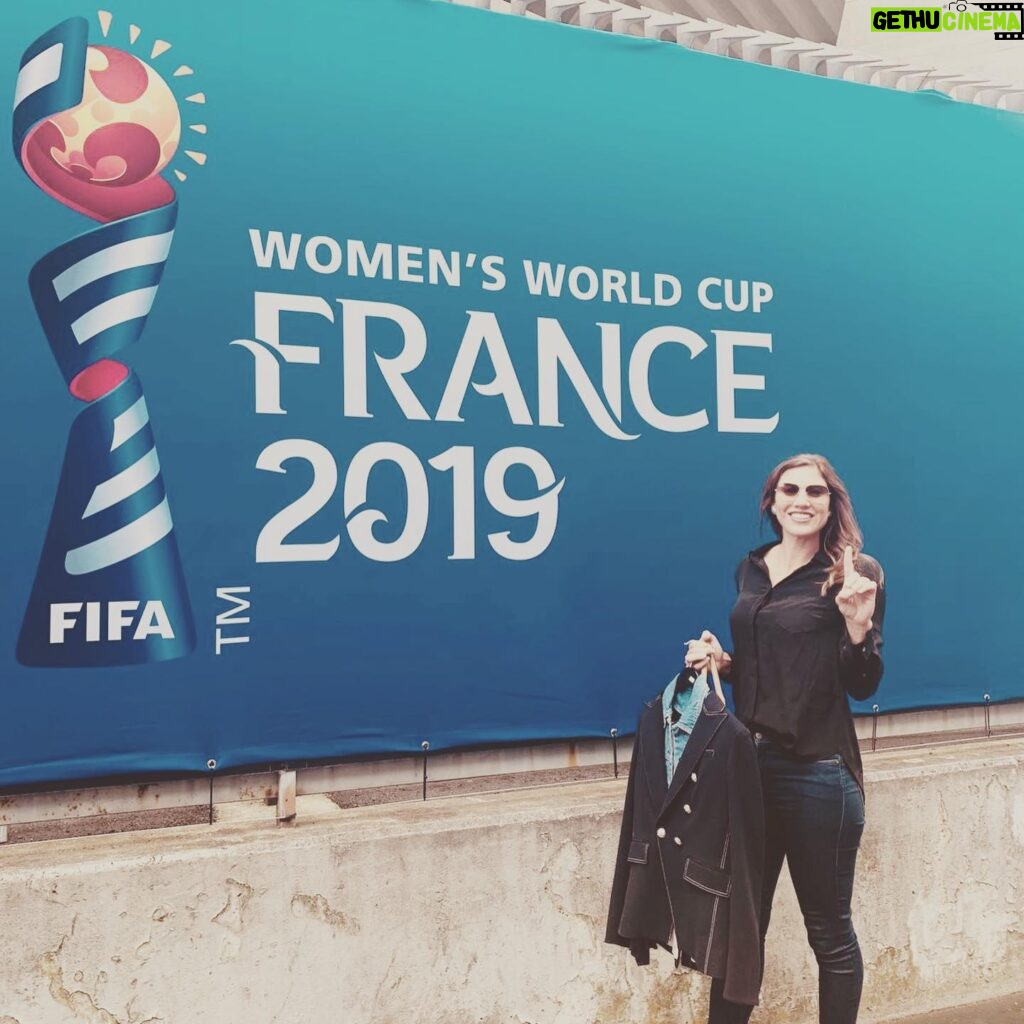 Hope Solo Instagram - Last summer ☀️ 🇫🇷 ⚽️ One year ago the @uswnt lifted the #worldcup yet again! @bbcsport @fifawomensworldcup