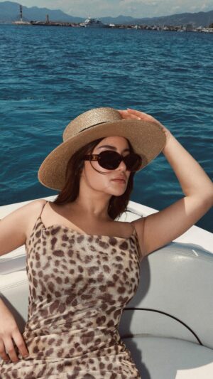Huda ElEtrreby Instagram - I just felt like i was on the outside of the world ,and suddenly everything opened up…
#cannesfilmfestival
