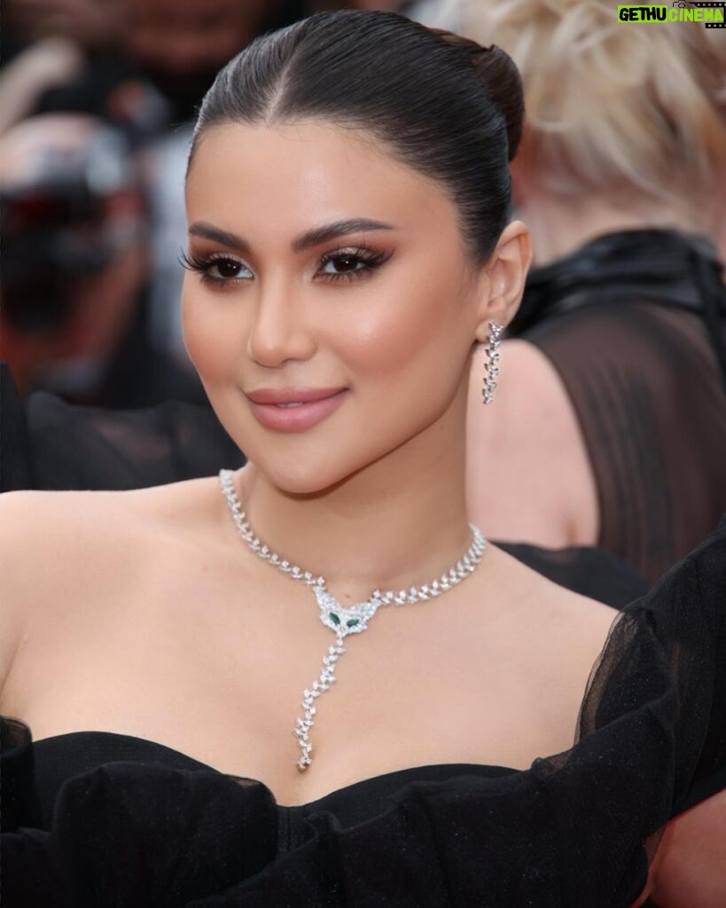 Huda ElEtrreby Instagram - Heart skips and beat 🥰 @festivaldecannes @abdullahsakkijhajewelry