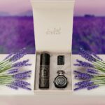 Huda Husain Instagram - @gissahofficial HELEN SET الطقم الأفخم للناس الأرقى والأهم .. عطر ، فرش فلورال وودي مقدمة العطر : لافندر ، برغموت .. قلب العطر : زهرة الغيرانيوم .. قاعدة العطر : باتشولي ، ليذر ، خشب الصندل .. متوفر في تطبيق بوتيكات وافرع قصةالكويت والمملكة العربيه السعوديه وموقع قصة Gissah.com