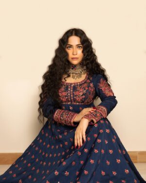 Humaima Malick Instagram - Pyaar ki kasam !  @razajaffriofficial ❣️ @humzak.makeup ❣️ @hussainrehar.official