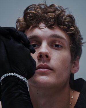 Hunter Doohan Instagram - @mood__magazine 

Photography  @anthony__giovanni 
Fashion @edwin.j.ortega 
Grooming @heyannabee
Words @iamfabio_
Video @aramisduran_