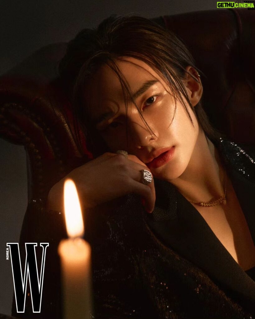 Hyunjin Instagram - @kilianparis @wkorea 🖤