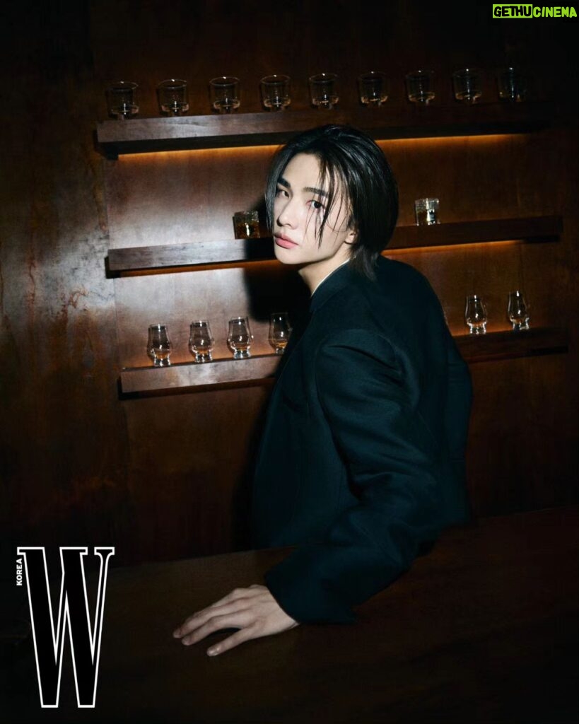 Hyunjin Instagram - @kilianparis @wkorea 🖤