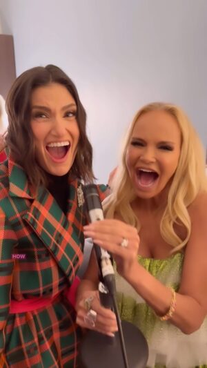 Idina Menzel Instagram - Is this thing on???? Our #Wicked20 intermission God mic announcement….that never made it into the house… which we clearly didn’t know at the time… but pink does still go good with green 💚💗 #wicked20 @wicked_musical