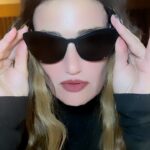 Idina Menzel Instagram - Part 5: POV you’re going out tonight with me. 💋 #Beast #DramaQueen