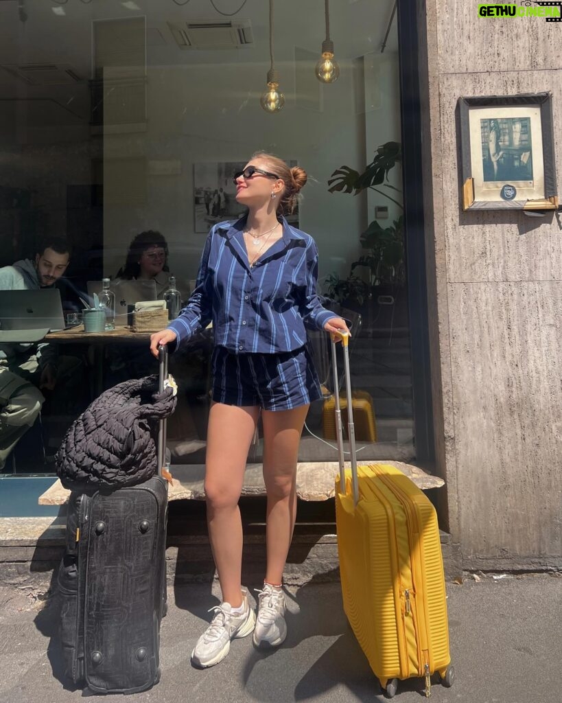 Ilayda Akdoğan Instagram - 24 hrs in Milan