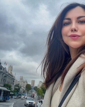 Ilean Almaguer Instagram - Chase nothing but moments ✨
Las últimas de #Madrid
#happy