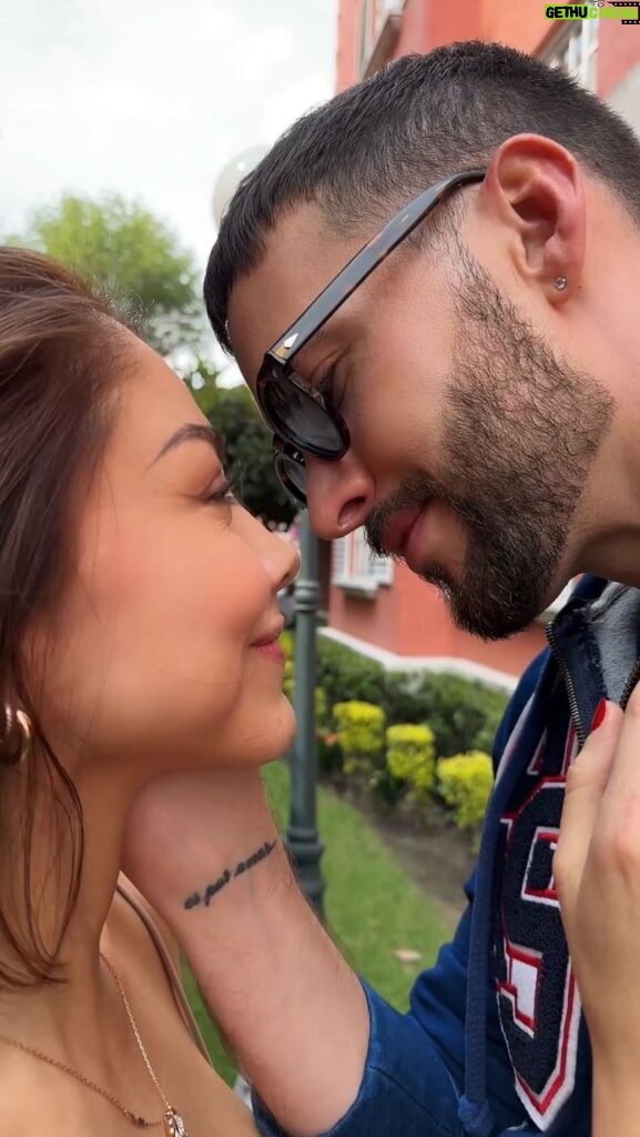 Ilean Almaguer Instagram - 15 años después… “Cata y Renzo” siguen discutiendo por su loco amor… al final no a cualquier persona se le dedica una primer canción ❤️‍🔥🎶 ¿Cuántas ardillas furibundas por aquí? 👀