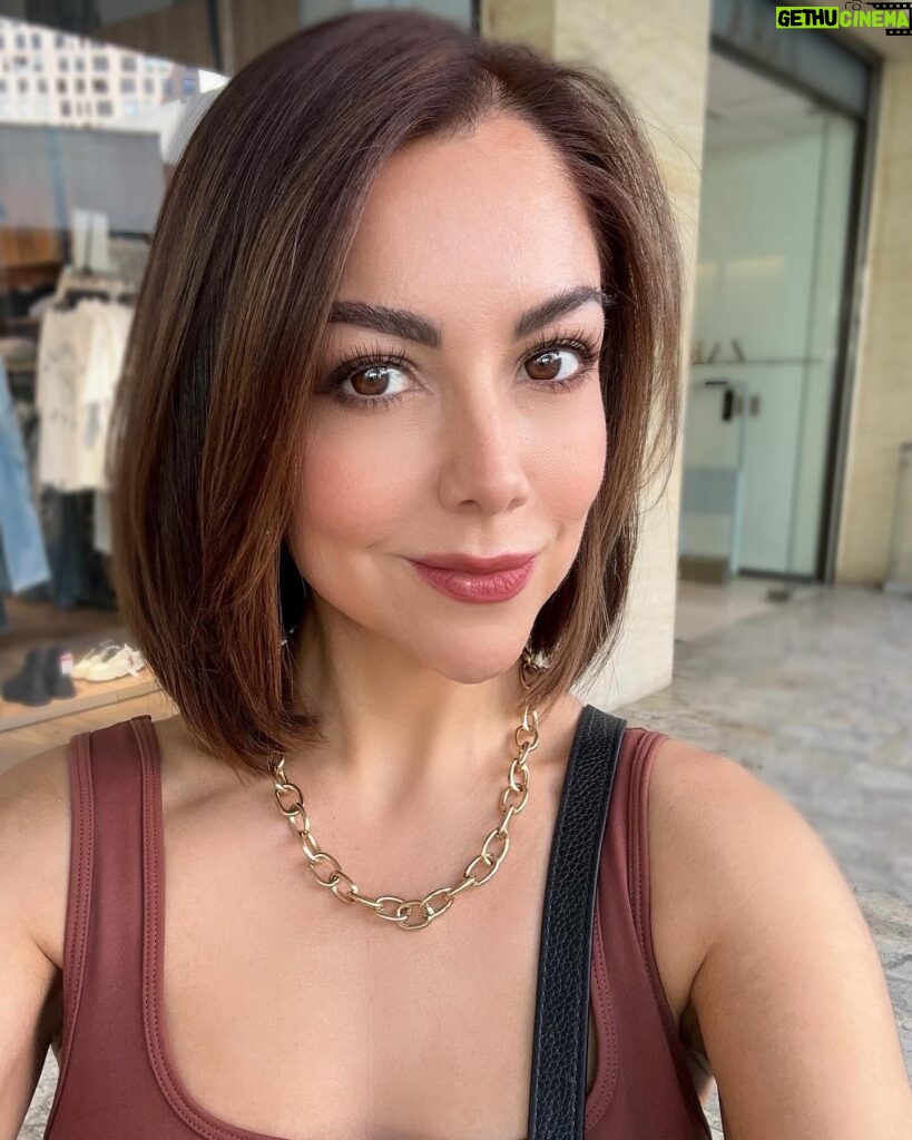 Ilean Almaguer Instagram - Creo que lo cortaré un poco más 🤪 New hair! Que opinan? Si o no? 😬 #hair #me #fyp