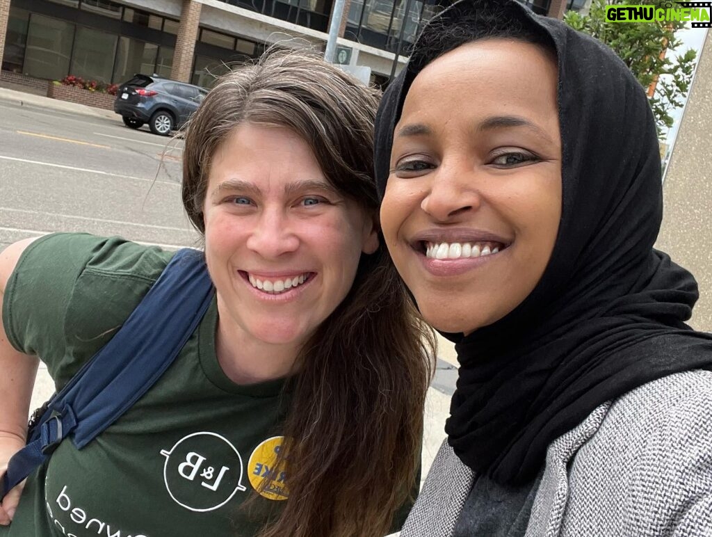 Ilhan Omar Instagram - Grateful to my team and all the incredible neighbors we get to serve together. #summerindistrict