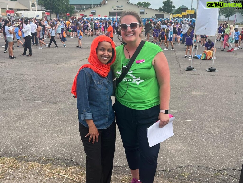 Ilhan Omar Instagram - Grateful to my team and all the incredible neighbors we get to serve together. #summerindistrict