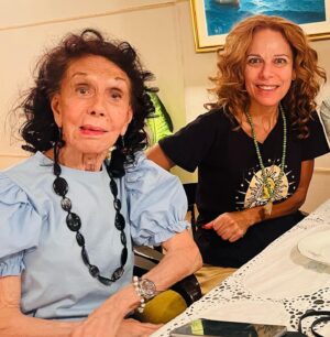 Iliana Calabró Instagram - Feliz cumple mamita!!! Siempre a tu lado más allá de las distancias… esta semana lo festejamos juntas en Córdoba! El equipo de @infovivituexperiencia te espera ansioso!!! Hago mias tus palabras: _Año nuevo vida la misma… agradecida de la mamá que tengo!! Sos un 10 Coquita😍❤️ Dios te bendiga con salud🙏