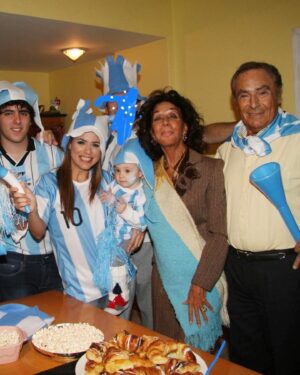 Iliana Calabró Instagram - A esta familia no le pudo haber tocado mejor PAPÁ . Gracias por tanto AM❤️R . Siempre acompañándonos y para siempre alegrando nuestros 💖