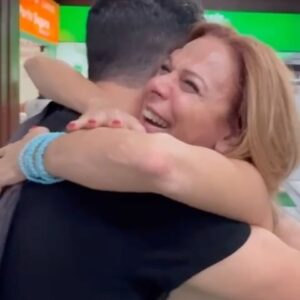 Iliana Calabró Instagram - Qué es la felicidad? Esto… el abrazo de un hijo…Gracias Dios por mis hijos… gracias hijos por tanto amor ❤️ Vaya que te extrañé!
