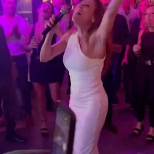 Iliana Calabró Instagram - Mi sorpresa para Luis en su cumple:el regreso de “la cantante” y con banda!  Con todo mi ❤️😍