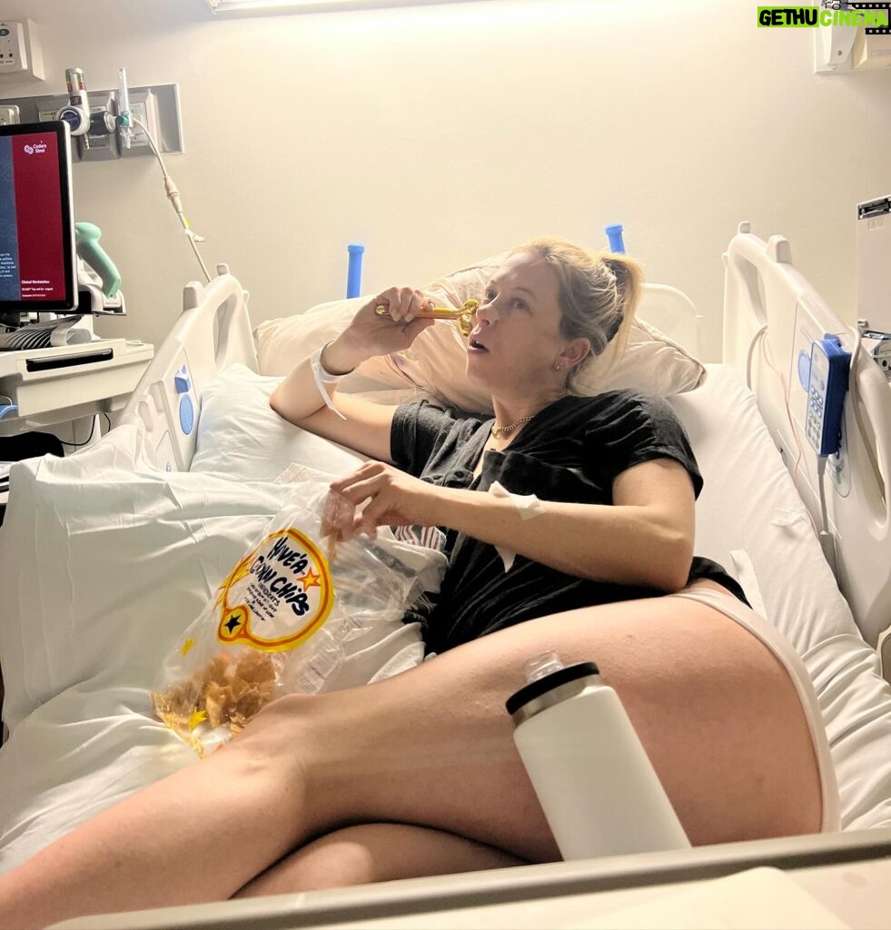 Iliza Shlesinger Instagram - Postpartum done right. I didn’t stop eating from the moment I had him until we left the hospital. ➡️ swipe to the end to see the @haveacornchips I accidentally dropped into his bassinet as I stood over him power eating and staring at my sweet little boy. It got wedged between the plastic and the mattress 🤷‍♀️ Hope he likes salty corn milk! 🧂 🌽 🥛 💦 the @yeti I just realized was there but YETI deserves a shoutout because the good ice they gave me at the hospital stayed AS ICE even after I got home. Best part is I’ve had it for years and it doesn’t give me lead poisoning. Bring it to your next delivery!