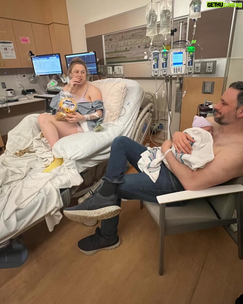 Iliza Shlesinger Instagram - Postpartum done right. I didn’t stop eating from the moment I had him until we left the hospital. ➡️ swipe to the end to see the @haveacornchips I accidentally dropped into his bassinet as I stood over him power eating and staring at my sweet little boy. It got wedged between the plastic and the mattress 🤷‍♀️ Hope he likes salty corn milk! 🧂 🌽 🥛 💦 the @yeti I just realized was there but YETI deserves a shoutout because the good ice they gave me at the hospital stayed AS ICE even after I got home. Best part is I’ve had it for years and it doesn’t give me lead poisoning. Bring it to your next delivery!