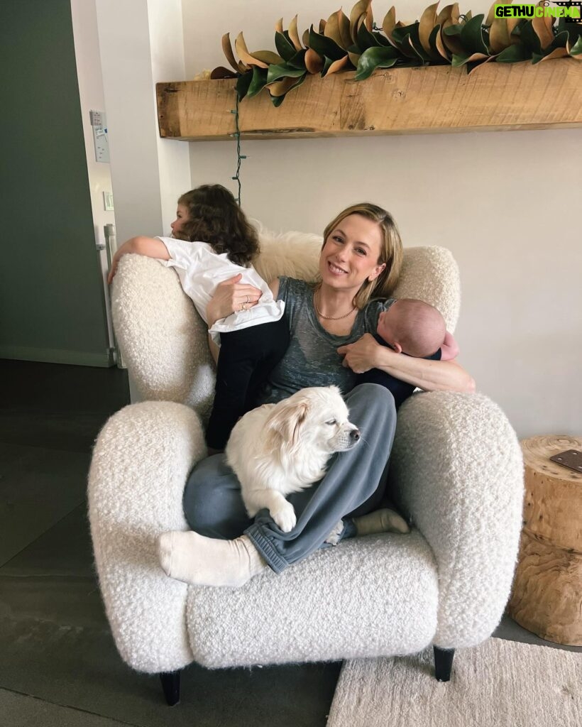 Iliza Shlesinger Instagram - Happy Mother’s Day from me and ALL of my moms. From my Mom, my step Moms and mother in laws to you and your moms!