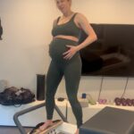 Iliza Shlesinger Instagram - IMO- your sports bra can never be tight enough 🫠 This video is all about the feminine urge to adjust your sports bra, wear a cute work out outfit and get it in while the caffeine is in your blood. ☕️ @balanced_body Allegro 2 reformer. @alishamullally 💪