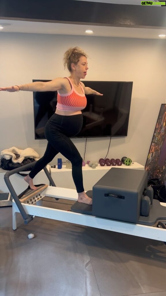 Iliza Shlesinger Instagram - My plan is basically keep doing this until I can’t. @balanced_body Allegro II reformer. @alishamullally keeps the intensity 🔥 @shesasnowpeach brings the relief.
