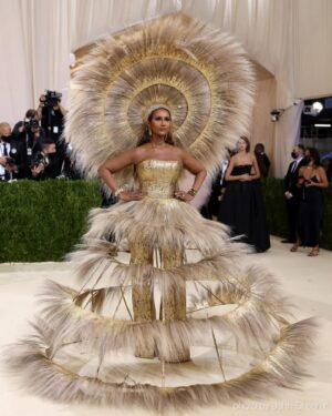 Iman Instagram - #FBF: MET GALA Edition! 

1. 2021 “In America: An Lexicon of Fashion” wearing @harrisreed x @dolcegabbana 

2. 2011 “Alexander McQueen: Savage Beauty” wearing @stellamccartney

3. 2009 “The Model as Muse: Embodying Fashion” wearing @donnakaran

4. 2003 “Goddess: The Classical Mode” wearing @donnakaran

5. 1999 “Rock Style” wearing @gucci by @tomford

6. 1997 “Versace” wearing Gianfranco Ferré

Link in bio for more on all my past Met Gala looks! 

#IMANarchive #MetGala