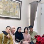 Imel Putri Cahyati Instagram - 13 tahun lebaran tanpa papa 🥺 Dari 7 orang , sekarang 4 orang lagi tanggung jawab teteh pah..
