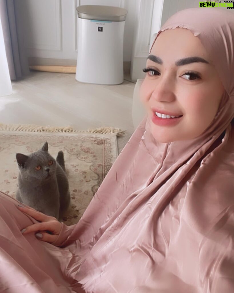 Imel Putri Cahyati Instagram - Teruntuk kamu yg bikin rindu, aku doakan lebaran ga lewat rumah kamu. Biar kamu kerumah aku 🤭🤏🏻