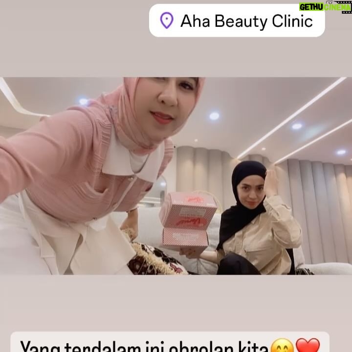 Imel Putri Cahyati Instagram - Cuman dia @imelpc yang bisa buat dokternya pulang sampe jam 10 malam😂😂😅🫶🏻🫶🏻💖💖 mulai deep talk tapi belum kelar lanjut perawatan lanjut makan 😘😘🫠🫠 lama yaa bu seharian kita blm puas🤣🤣 . . Next harusnya trip kemanaaa @imelpc 💖💖🫶🏻🫶🏻