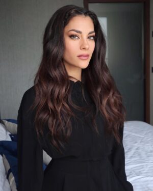 Inbar Lavi Instagram - When my alarm doesn’t go off and I’m an hour late, but my team STILL makes me look fresh af🖤
@idanbakshi_hair 
@rikiperetzmakeup 
@shanylasry 
תודההההההההה!
