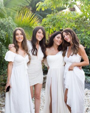 Inbar Lavi Instagram - I have no words, only gratitude🕊 @brides 
@stevebarproductions 
@vanessacoevents 
@peoplephotography 
@daniellahajaj 
@shanylasry 
@desert.co.il 
@studio_galita 
@ortalelimeleh1 
@guysamuel_official 
@alphamusic.co.il 
@omer.erlichman 
@_mishell_music 
🤍אין מילים, רק הודיה