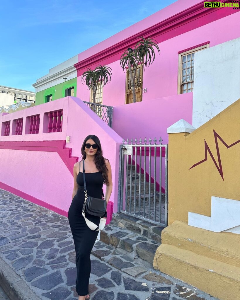 India Reynolds Instagram - Bo-Kaap with my Bo-🐈’s