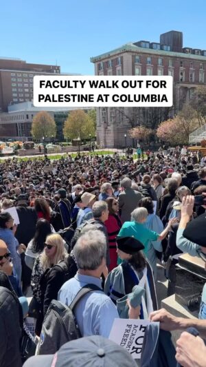 Indya Moore Instagram - RISE UP RISE UP RISE UP! University Faculty join students in a powerful show of solidarity. 
You are on the right side of history 

• @peoplesforumnyc 🚨HAPPENING NOW! Massive crowd of faculty walk out in solidarity with students and with the movement for Palestine at @Columbia University.