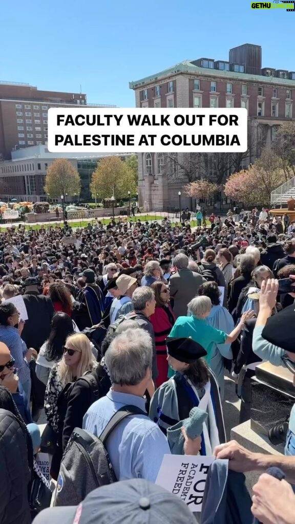 Indya Moore Instagram - RISE UP RISE UP RISE UP! University Faculty join students in a powerful show of solidarity. You are on the right side of history • @peoplesforumnyc 🚨HAPPENING NOW! Massive crowd of faculty walk out in solidarity with students and with the movement for Palestine at @Columbia University.