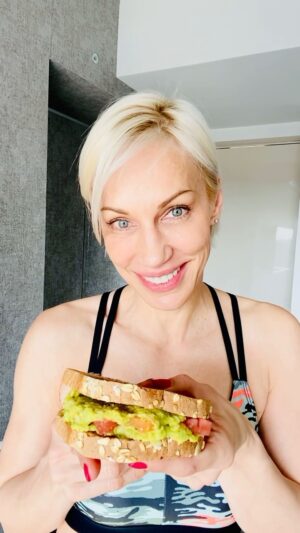 Ingrid Grudke Instagram - Un caballito de batalla!
Sandwich de garbanzos y palta.
Es delicioso, fácil y súper nutritivo.
Aplica para cualquiera de las 4 comidas del día y es muy tentador.

Qué dicen?

#ingridgrudke #mundoIN #fitness