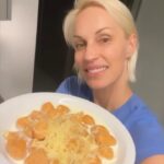 Ingrid Grudke Instagram - ÑOQUIS SOUFFLÉ DE BATATA 600 gr de batata (o boniato, 1 grande) 340 gr de harina (de trigo o sin gluten) sal pimienta Una buena manera de comer pastas es que sean caseras. Acá les dejo una receta súper fácil 💙 Qué opinan? #ingridgrudke #mundoin #fitness #ñoquisdebatata